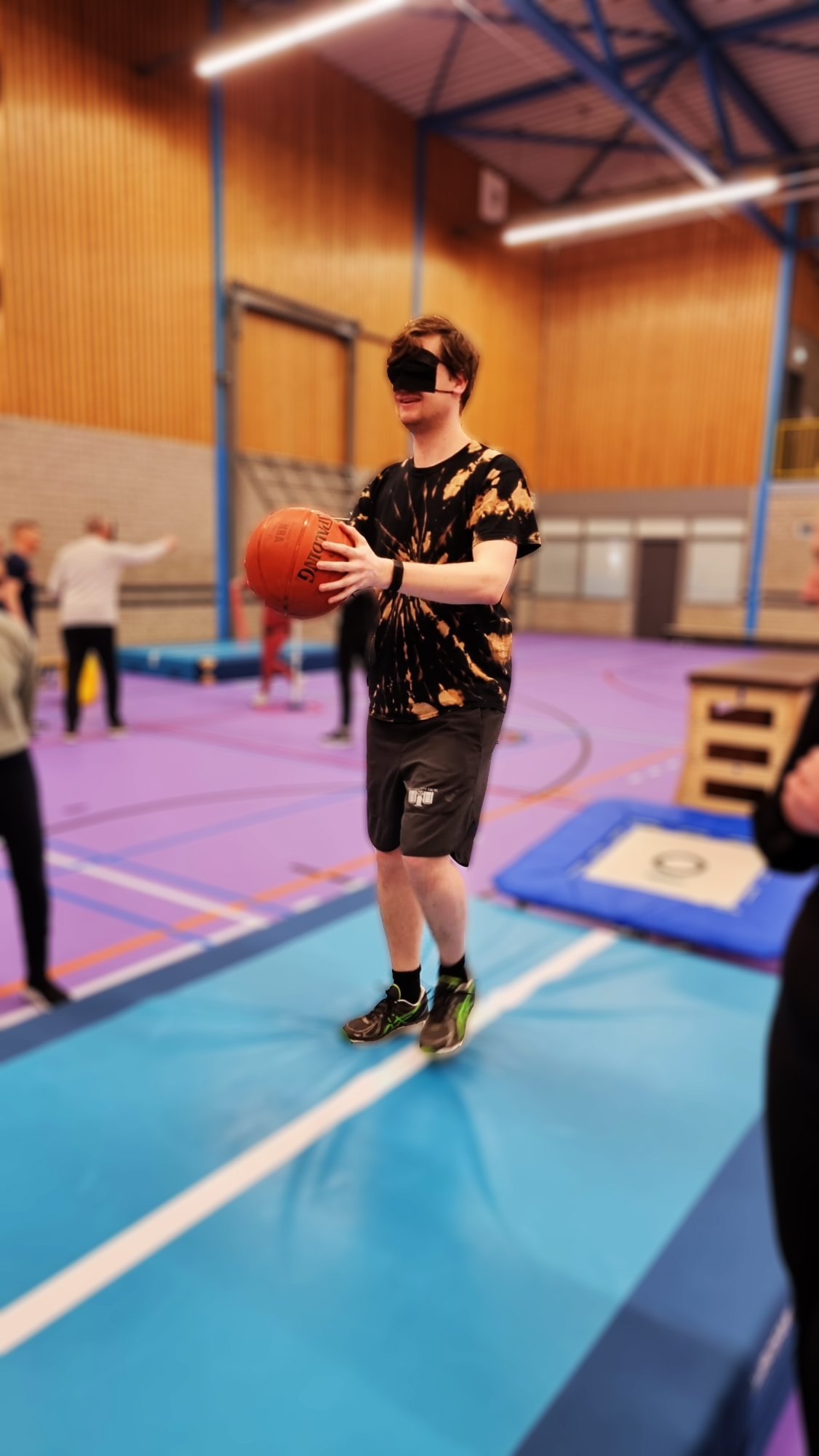 Parnassia teambuilding — vertrouwensoefening met bal