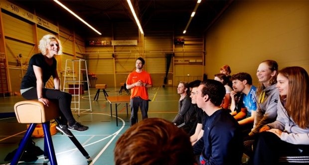 Teambuilding bij CIOS Haarlem — studenten in de sportzaal